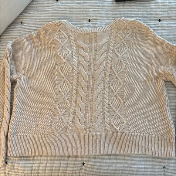 🚨 LAST CALL 🚨 Cropped Cable Pullover sweater perfect spring neutral
Size L - Picture 7 of 7